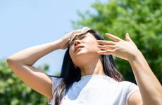 Phân biệt say nắng và kiệt sức do nắng nóng để can thiệp sớm, tránh nguy hiểm tính mạng