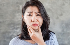Liệt dây thần kinh số 7: Dấu hiệu, nguyên nhân và cách điều trị hồi phục nhanh