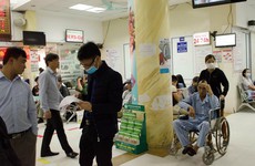 Cảnh báo dịch đau mắt đỏ mùa mưa bão