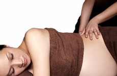 Massage - cách "đánh bay" những cơn đau lưng ở bà bầu