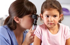 Hai cách hiểu quả giúp phòng ngừa viêm tai ngoài ở trẻ