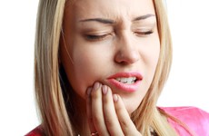 Chảy máu chân răng có nguy hiểm không?