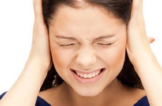 Nguyên nhân gây ù tai là gì? Bị ù tai có nguy hiểm không?