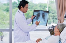 Điều trị viêm phổi cho bệnh nhân ung thư vú di căn