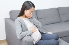 Mẹ bầu bị trào ngược dạ dày thực quản nên và kiêng ăn gì?