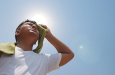 Trời nắng nóng cần làm gì để tránh say nắng, sốc nhiệt, đột quỵ?