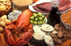 Mắc bệnh viêm họng có nên ăn hải sản không?