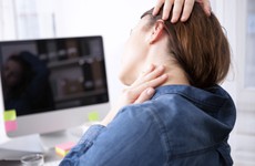 Một số biến chứng của bệnh đau mỏi vai gáy: Có thể bị tai biến, liệt dây thần kinh