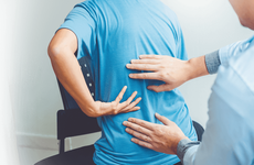 Hướng dẫn cách chăm sóc người bệnh thoái hóa cột sống mau hồi phục