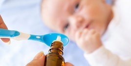 Từ vụ trẻ 6 tháng tuổi ngộ độc Vitamin D: Những điều cha mẹ cần biết khi bổ sung loại vitamin này cho trẻ