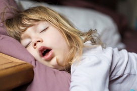 Trẻ bị ngưng thở tắc nghẽn khi ngủ có nguy cơ mắc bệnh tim mạch