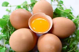 Người bị cao huyết áp có nên ăn trứng gà không?