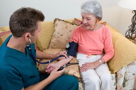 Hướng dẫn cách phòng tránh cao huyết áp ở người cao tuổi