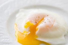 Ăn trứng gà trần có tốt không? Ăn trứng gà trần hay trứng gà chín tốt hơn?