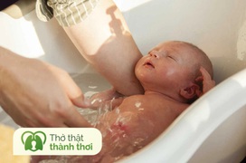 Trẻ bị viêm phế quản có được tắm không? Hướng dẫn cách tắm cho trẻ bị viêm phế quản