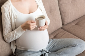 Nghiên cứu mới: Phụ nữ mang thai uống cà phê là an toàn?
