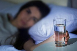 Khô miệng khát nước về đêm là bệnh gì và cách khắc phục ra sao?