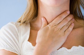 Hiện tượng nuốt nước bọt thấy vướng ở cổ họng là dấu hiệu mắc bệnh gì?