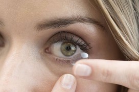 Một số lời khuyên khi đeo kính áp tròng trong mùa hè tránh gây hại cho mắt