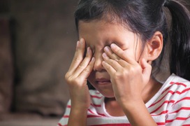 Trẻ bị cảm chảy nước mắt khi nào là bất thường?