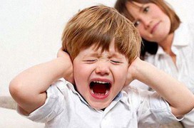 Cách xử lý thông minh khi trẻ tự kỷ hay la hét, ăn vạ