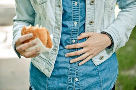 5 thói quen gây hại cho dạ dày cần từ bỏ ngay