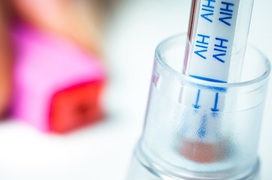 Sau vụ cắt đôi que thử của bệnh viện Xanh Pôn: Tự mua que test viêm gan B, HIV tại nhà liệu có chính xác?