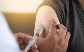 Tiêm vaccine phòng cảm cúm cho người lớn có cần thiết hay không?