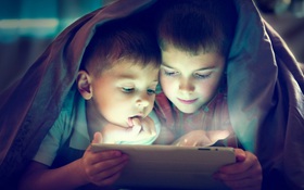 BS. Phí Văn Công: “Trẻ em dưới 5 tuổi cần hạn chế thời gian tiếp xúc với màn hình điện tử”