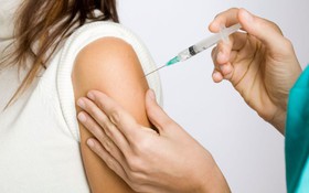 Tiêm vaccine để phòng tránh bệnh cảm cúm trong thời điểm giao mùa