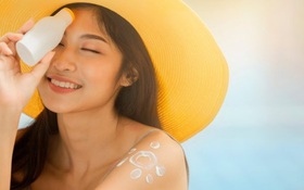 Du lịch biển mùa hè, chuyên gia đưa ra những gợi ý nào để bảo vệ làn da và sức khoẻ?
