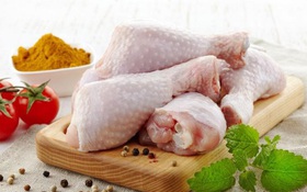 Cần kiêng ăn thịt gà khi bị đau mắt không?