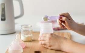 Bật mí cách pha sữa cho trẻ sơ sinh chính xác nhất
