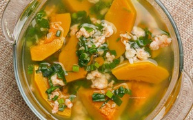 Tôm nấu với bí đỏ được không?