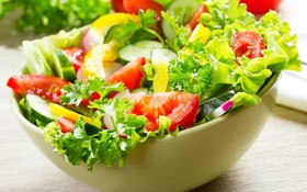 Ăn rau trực tiếp có lợi cho sức khỏe tim mạch hơn so với khi đã nấu chín