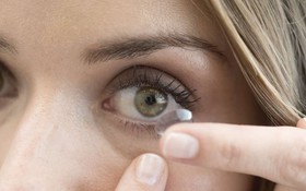 Một số lời khuyên khi đeo kính áp tròng trong mùa hè tránh gây hại cho mắt