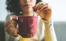 Hiểu lầm về thói quen uống cà phê khi đói và những sai lầm thường gặp