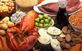 Mắc bệnh viêm họng có nên ăn hải sản không?