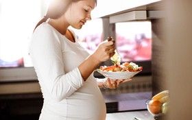 Đau mỏi vai gáy khi mang thai nên ăn gì?