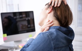 Một số biến chứng của bệnh đau mỏi vai gáy: Có thể bị tai biến, liệt dây thần kinh