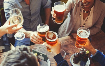 Thói quen khiến giới trẻ bị suy thận: Thức khuya, uống rượu bia, lý do cuối khiến nhiều người bất ngờ