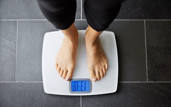 Những thói quen ăn uống buổi tối nào tránh dư năng lượng và gây thừa cân béo phì