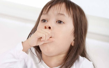 Cha mẹ cần lưu ý những gì khi chăm sóc trẻ mắc bệnh viêm đường hô hấp trên? 