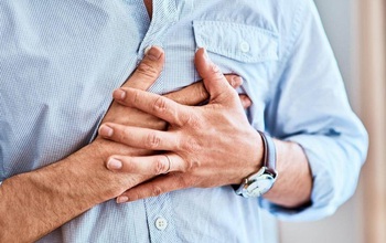 Trước khi ngủ nếu thấy những dấu hiệu này ở vùng ngực và bụng, cẩn thận với cơn đột quỵ tim!