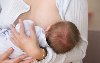 Sữa mẹ có thể giúp cải thiện sức khỏe tim mạch của trẻ sinh non