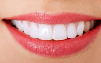 Mẹo làm đẹp: Mách bạn cách làm trắng răng tại nhà hiệu quả nhất