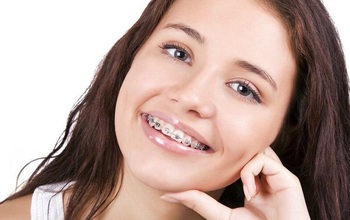 Giải thích nguyên nhân niềng răng bị hóp má và cách khắc phục
