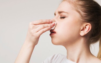 Viêm xoang chảy máu mũi có nguy hiểm không?