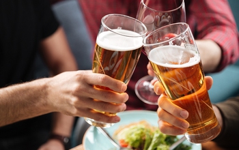 Dấu hiệu sức khoẻ cảnh báo bạn đang uống quá nhiều bia