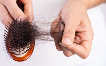 Mùa rụng tóc đã đến, chuyên gia chỉ cách đối phó cấp tốc